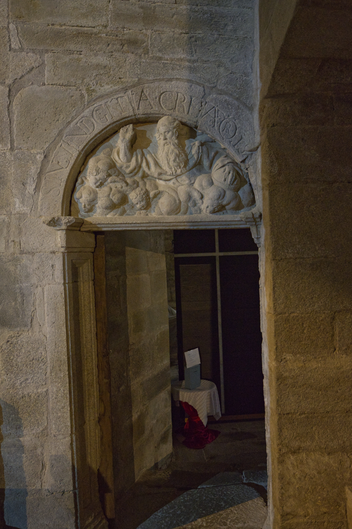 Puerta de entreda a la sacristía de la iglesia del monasterio de San Martín de Castañeda